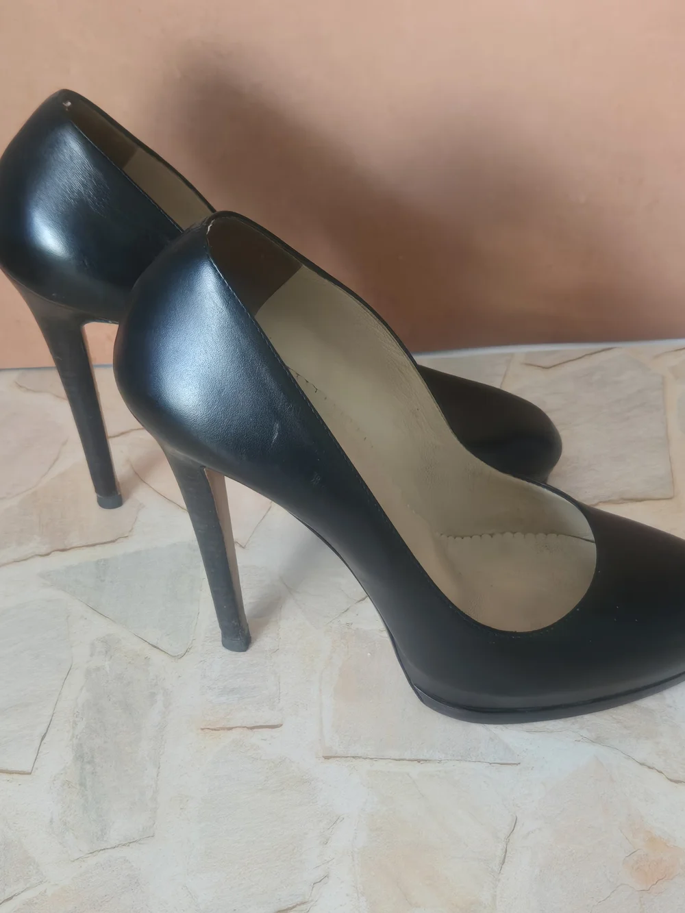 Oscar de la Renta Black Leather Rounded Toe Pumps